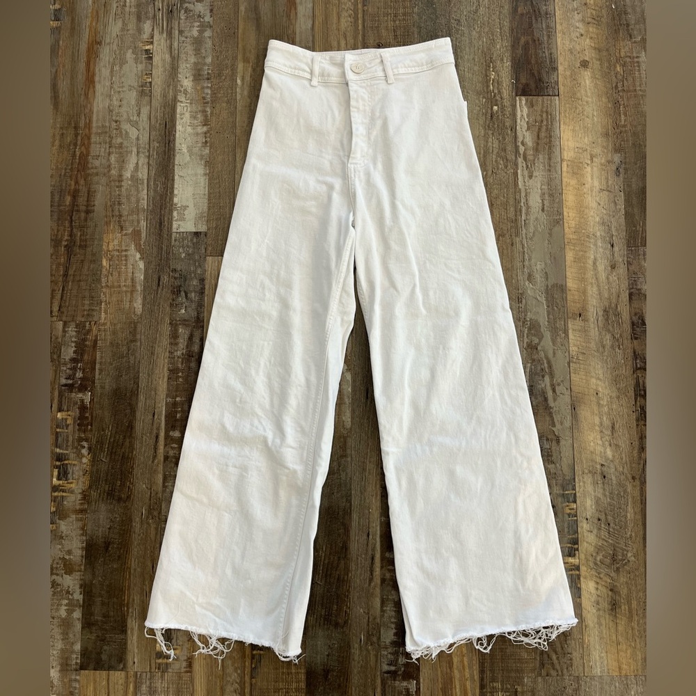 White denim ZARA jeans! 🤍